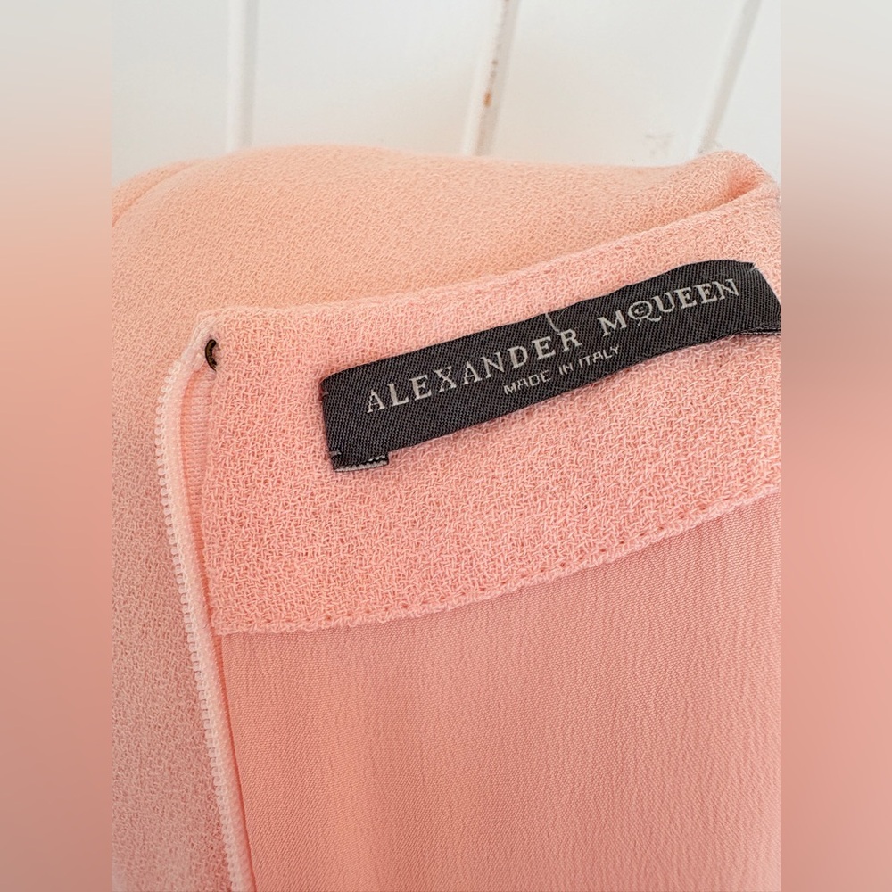 Alexander McQueen Pale Pink Structured Crepe Dress - Picture 14 of 16